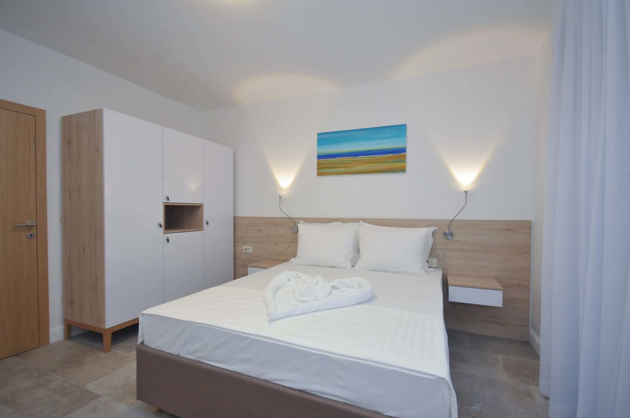 Corso Levante Luxury Suites Petrovac Exterior photo
