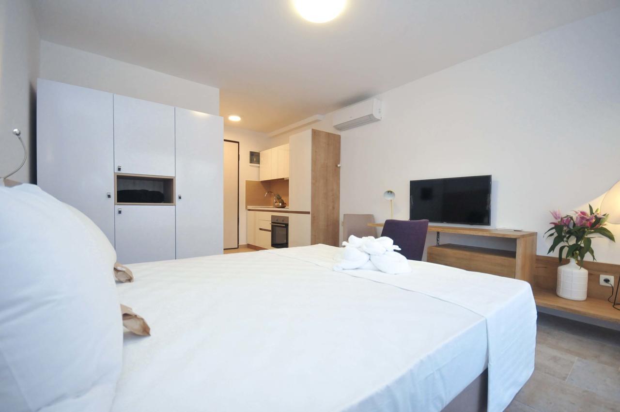 Corso Levante Luxury Suites Petrovac Exterior photo